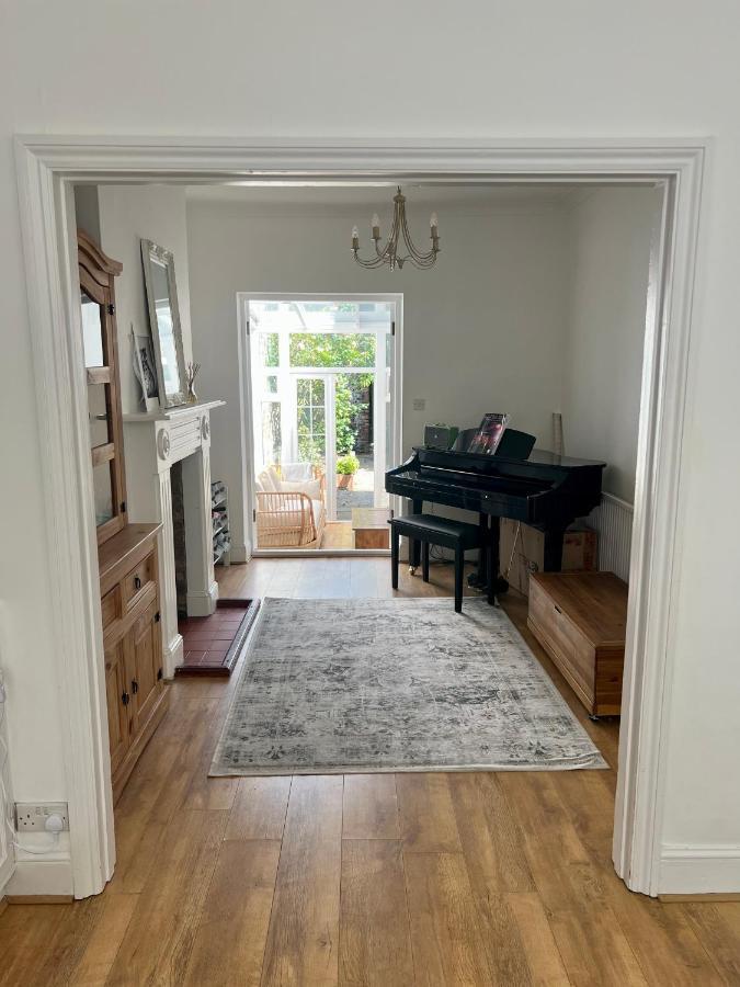 Family With Garden In The Heart Of Hampstead